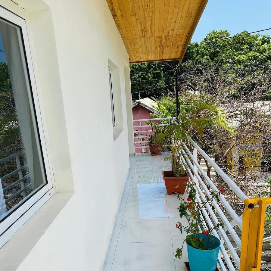 La Vue De Haut- T3 Avec Vue Imprenable Sur La Mer Villa Boueni Exterior photo